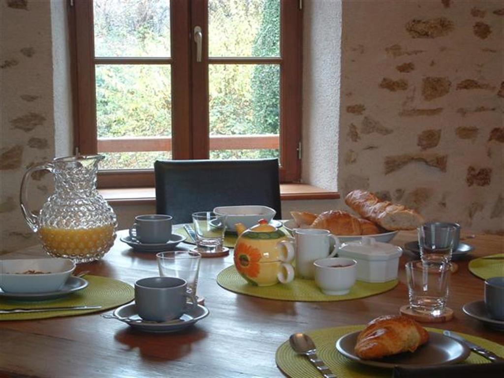 Paul'S Barn In France Bed and Breakfast Nantiat Δωμάτιο φωτογραφία